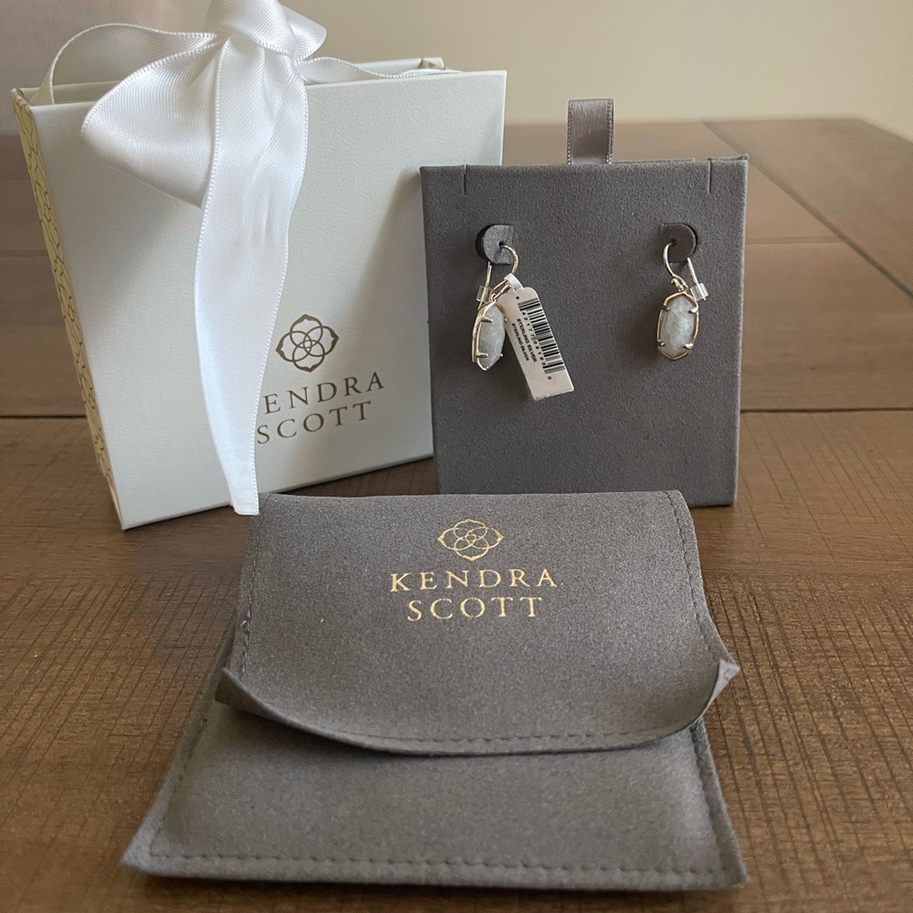 Kendra Scott drop earrings